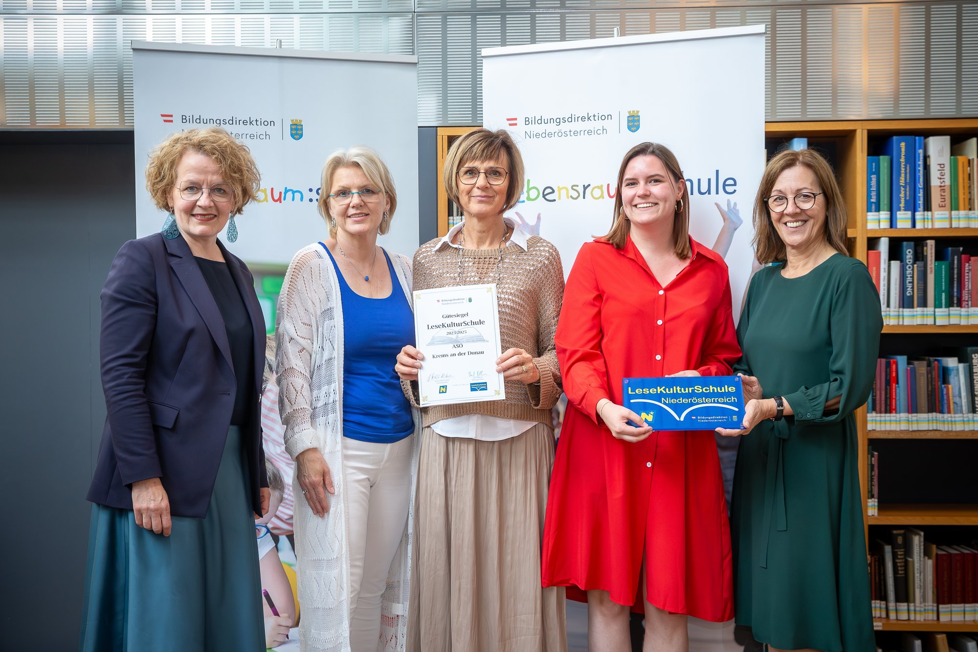 Am Foto: Christiane Teschl-Hofmeister LR, SQM Andrea Strohmayer, SL SR Regina Holzer, Elisabeth Bauer,BEd, Brigitte Schuckert Am Foto: Christiane Teschl-Hofmeister LR, SQM Andrea Strohmayer, SL SR Regina Holzer, Elisabeth Bauer,BEd, Brigitte Schuckert